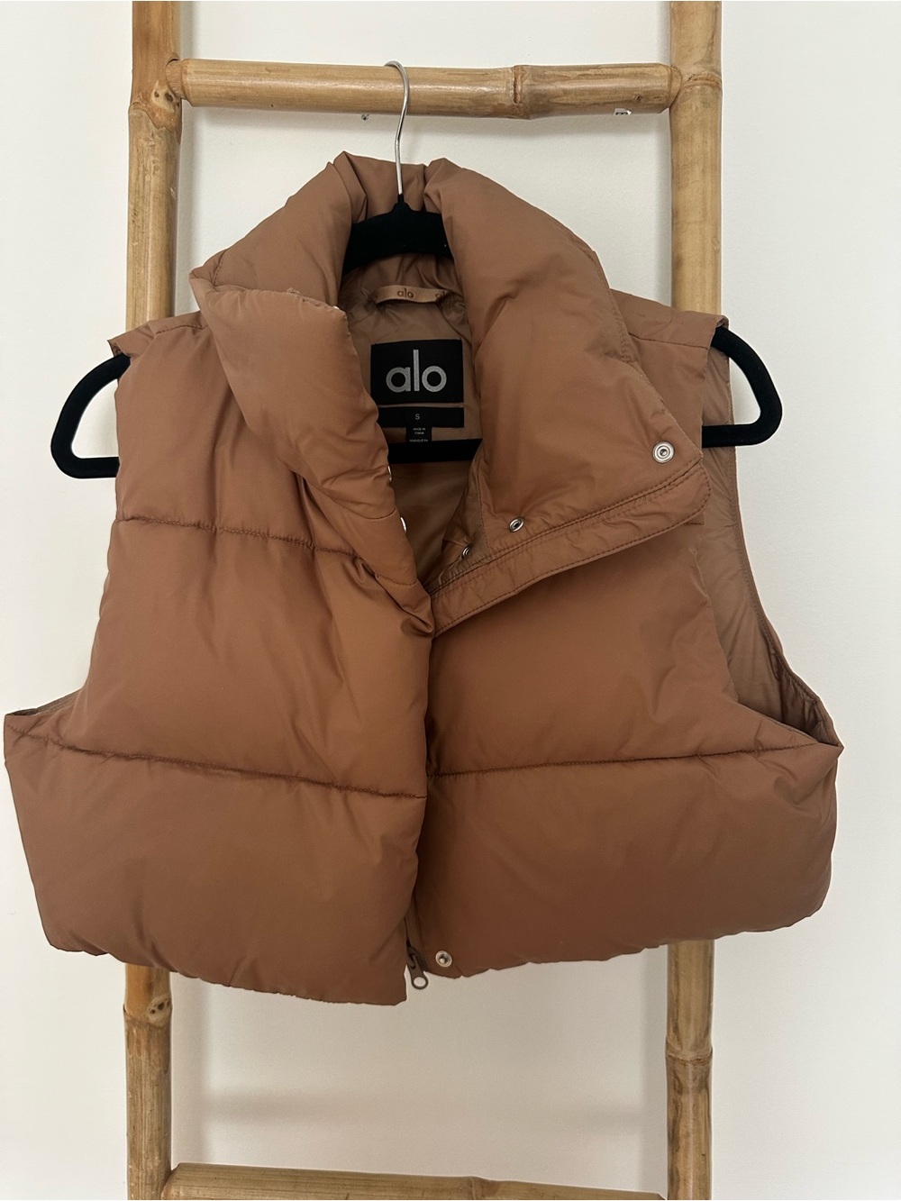 ALO Cropped Gold Rush Puffer Vest - Picture 8 of 8